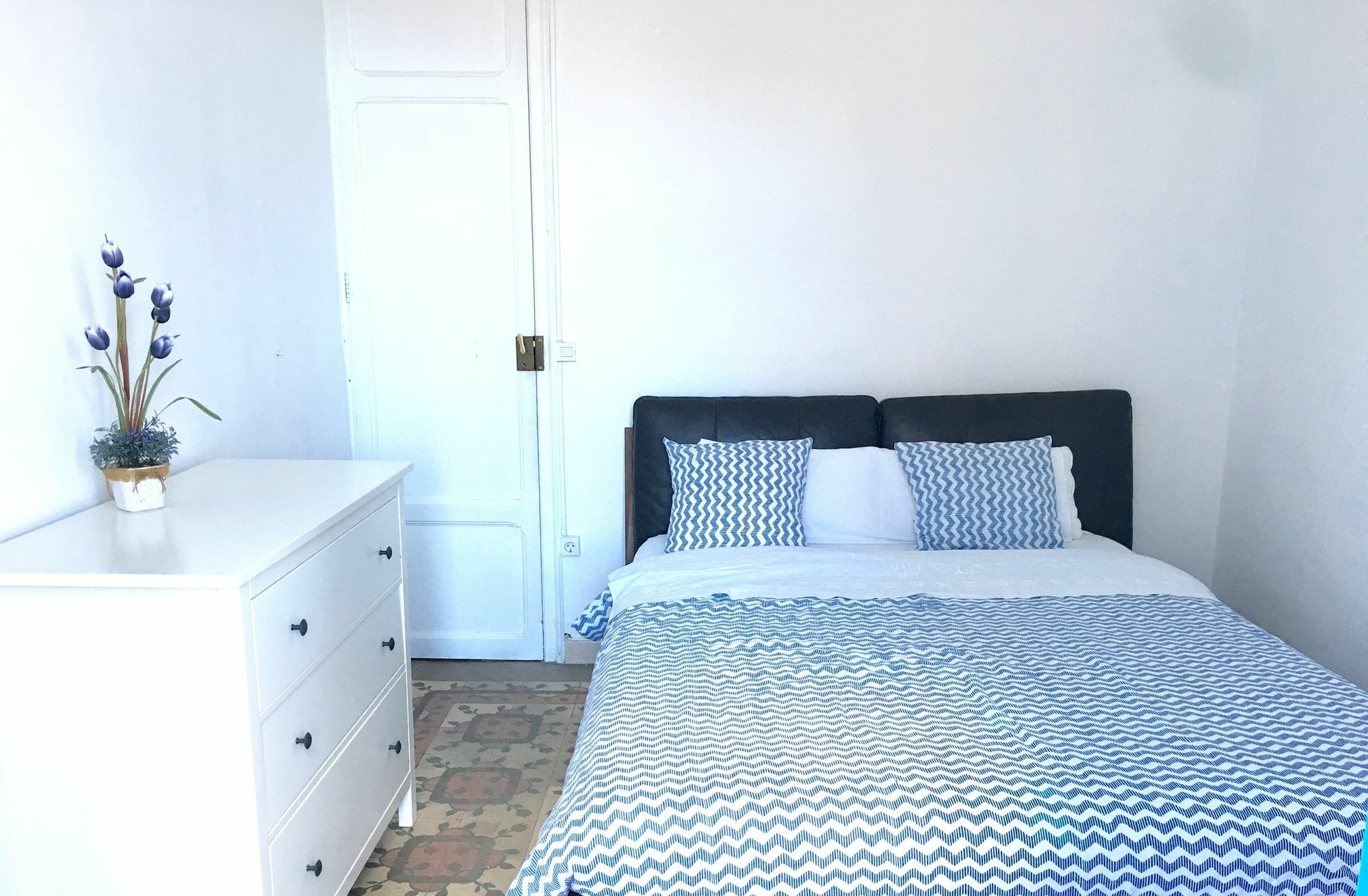 Oyo Guest House Ruzafa Valencia Eksteriør bilde